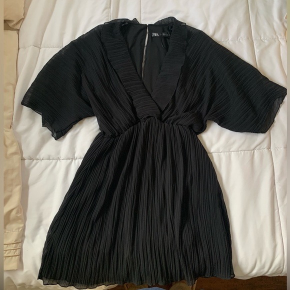 Zara: Short Pleated Jumpsuit - Picture 2 of 4